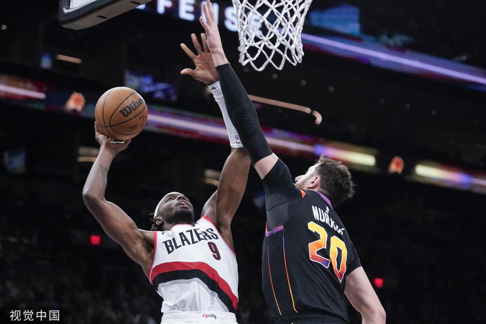 持续低迷的 持续低迷的