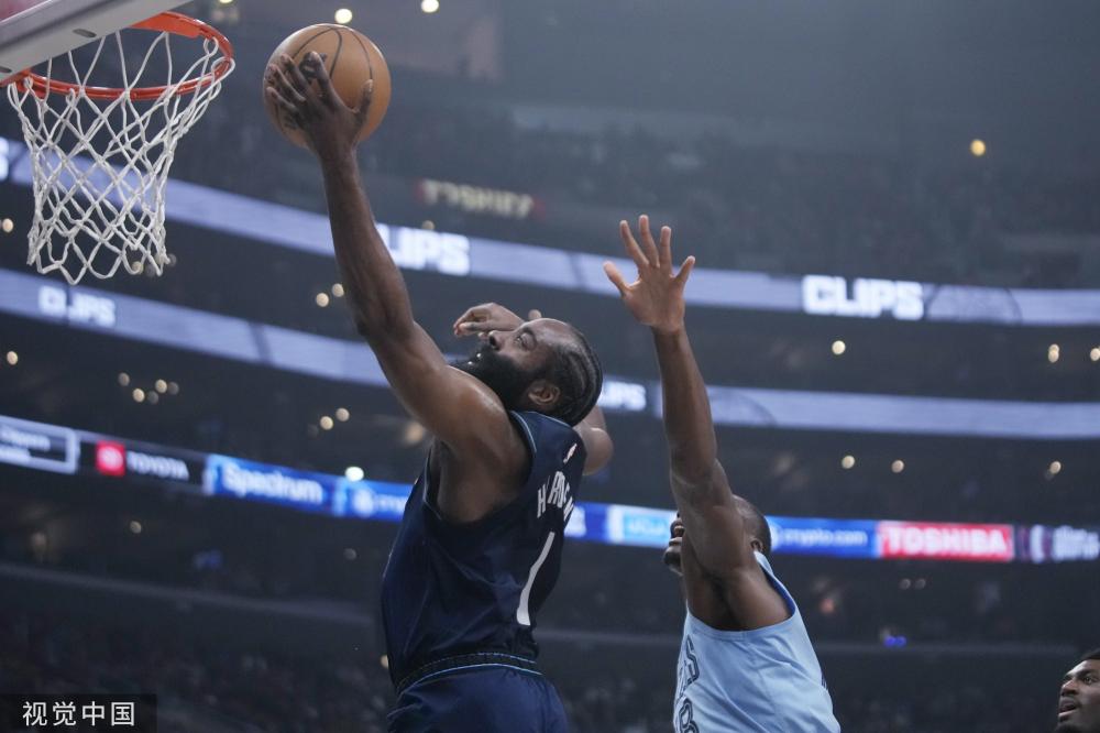 她在赛场上 她在赛场上