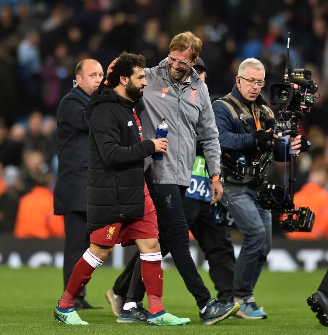 出场215次，德容跻身巴萨队史荷兰球员出场数前五