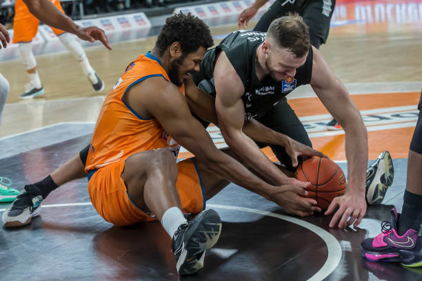 的你传我射 的你传我射