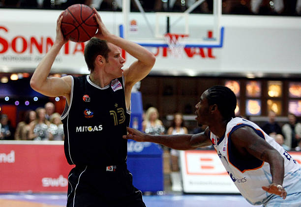 每体：巴萨关注外租门将雅科比什维利，他有望成为巴萨二号守门员（每体：巴萨盯上外租门将雅科比什维利，或将出任球队二号门将）